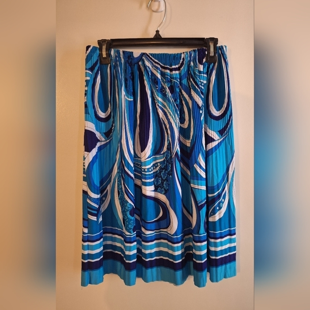 NWOT Vibrant Blue And White Abstract Patterned Skirt - Picture 2 of 4